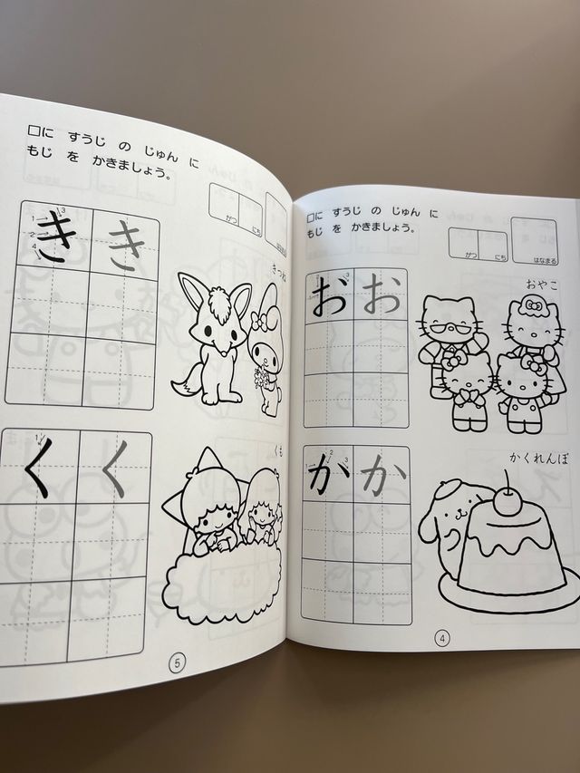 Workbook Hiragana Sanrio Characters Japón