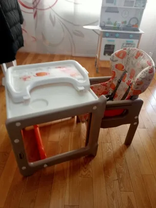 Trona de bebé con cojín estampado