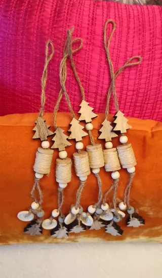 Decorazioni natalizie in legno e juta