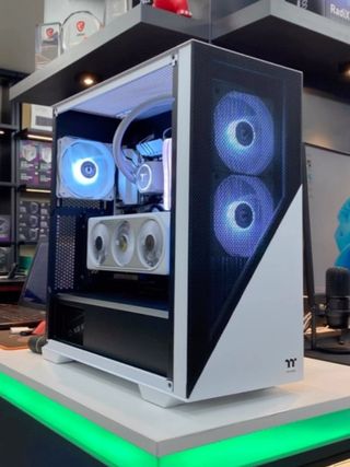 Pc Gaming Ryzen 7 5800X + RTX 5070! ! NUEVO ! !