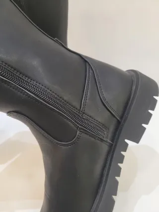 Bota alta Chika10 cremallera negra T38 (justa)