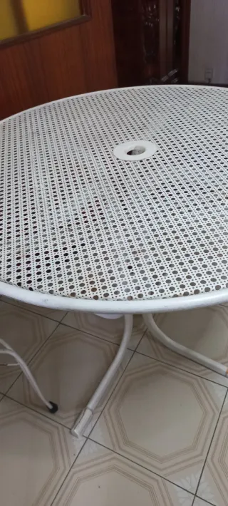 Sillas y mesa  vintage de hierro forjado blanco