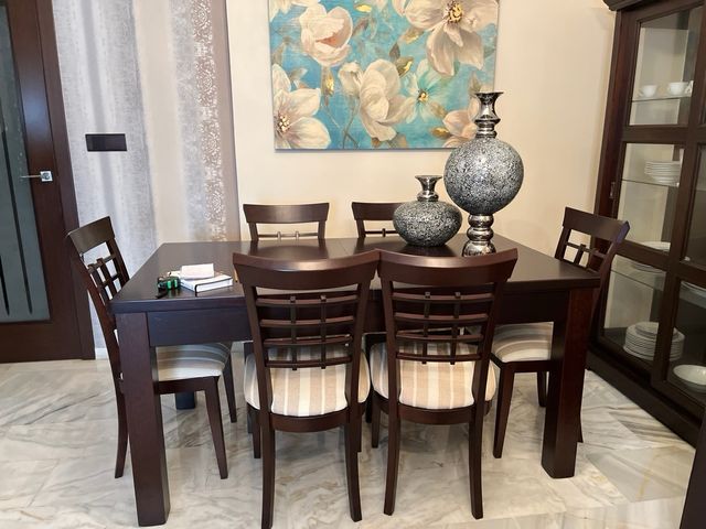 Credenza in legno con vetrina