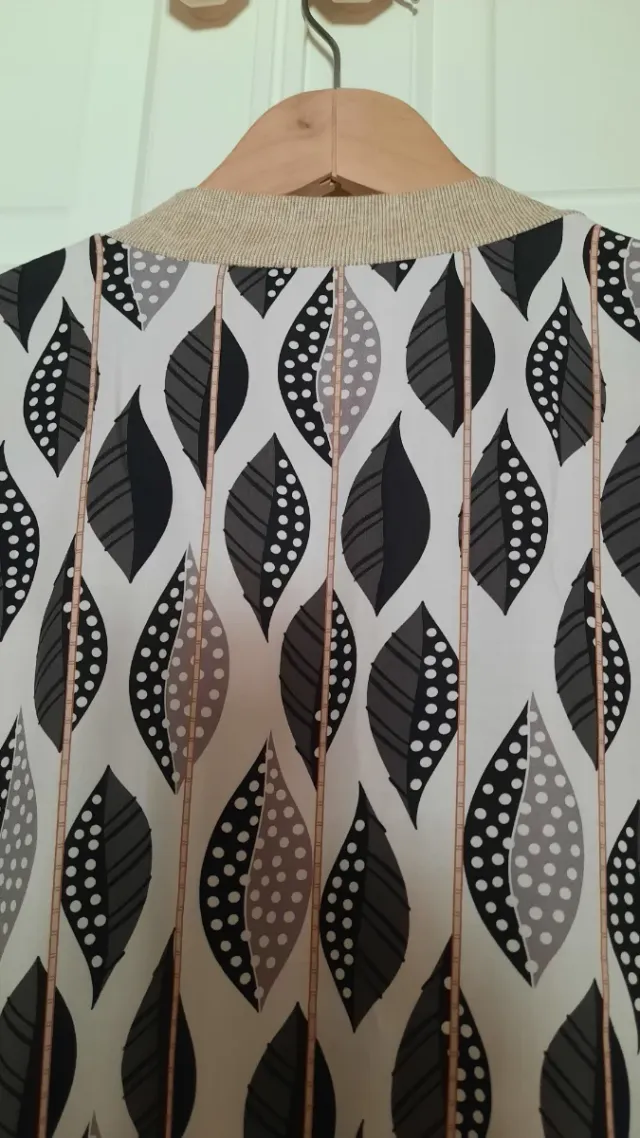 Bomber estampada Talla M