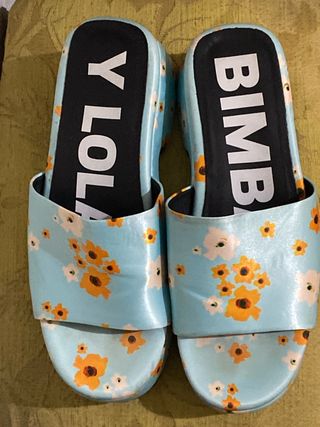 Sandalias Bimba y Lola turquesa y flores