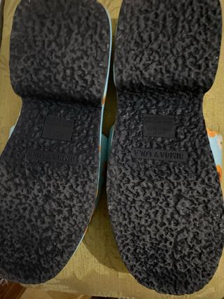 Sandalias Bimba y Lola turquesa y flores