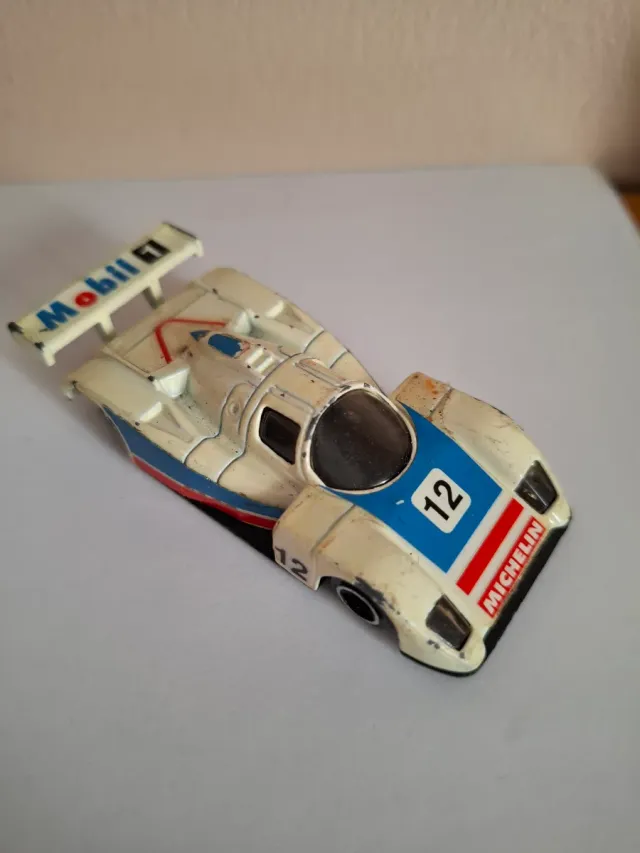 Aston Martin AMR1 Serie CAMPEÓN de Guisval,año1988