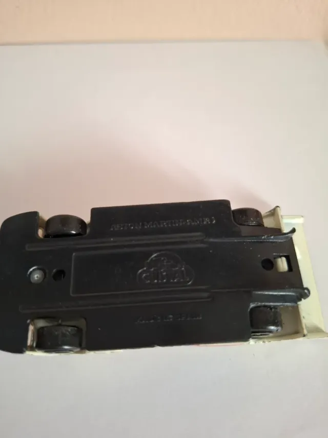 Aston Martin AMR1 Serie CAMPEÓN de Guisval,año1988