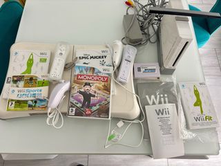 Nintendo Wii con juegos y mandos