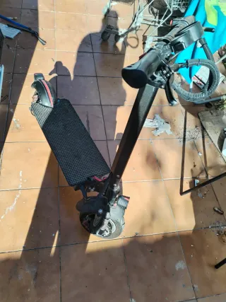 Patinete eléctrico negro