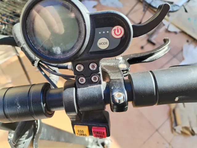 Patinete eléctrico negro