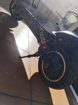 Patinete eléctrico negro