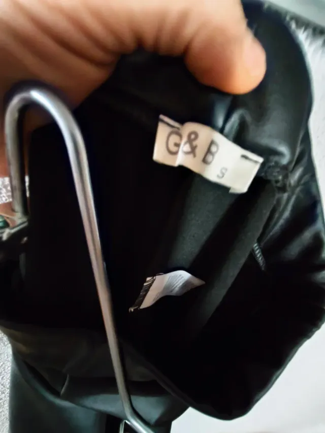 Leggings negros con detalle lateral