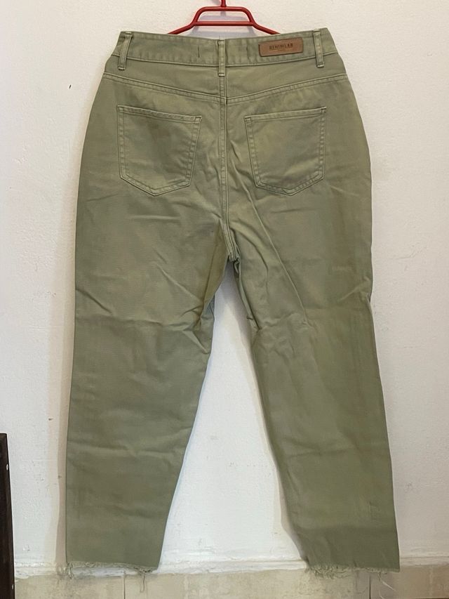 Pantalón boyfriend verde militar rasgado