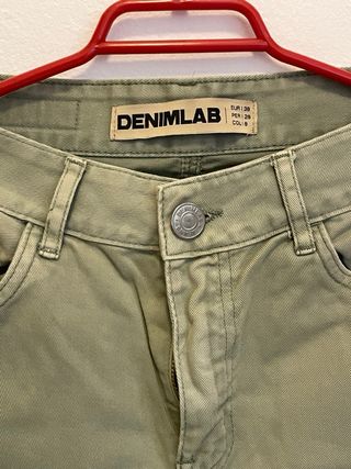 Pantalón boyfriend verde militar rasgado