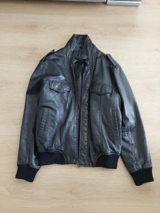URGE: Chaqueta de cuero negra