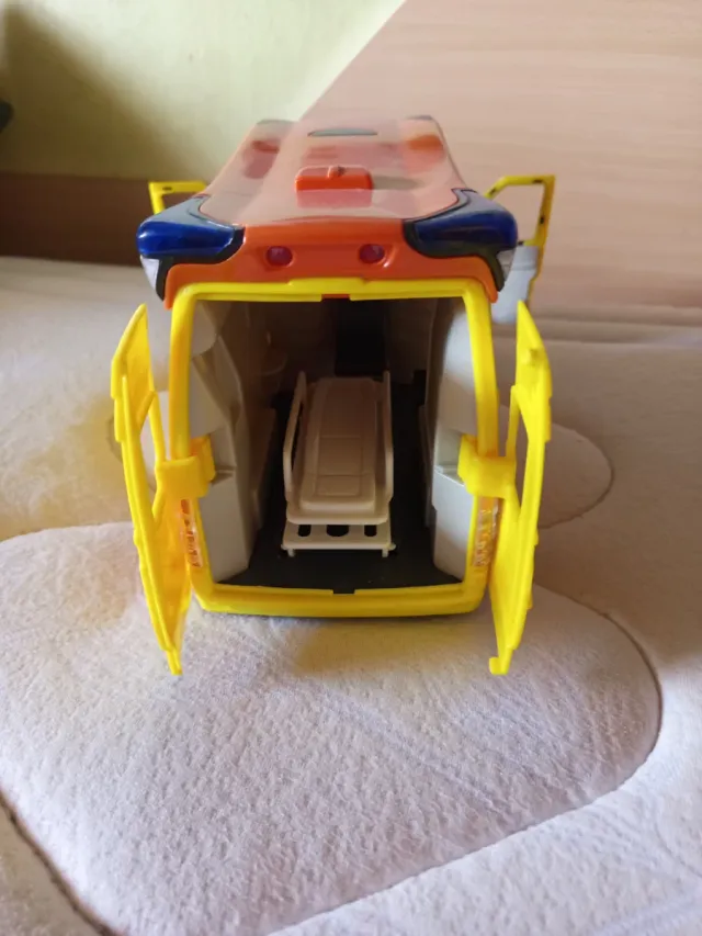 Ambulancia Juguete con Luz y Sonido