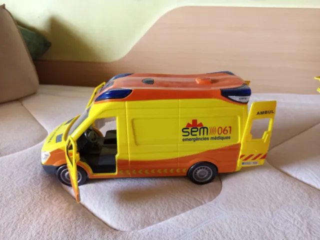 Ambulancia Juguete con Luz y Sonido