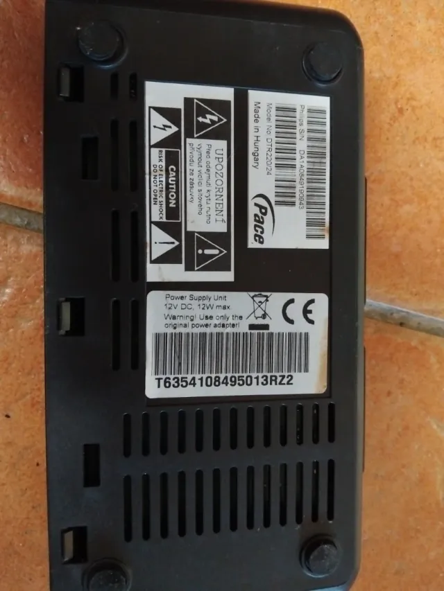 Adaptador TV Philips. No tiene los euroconectores.