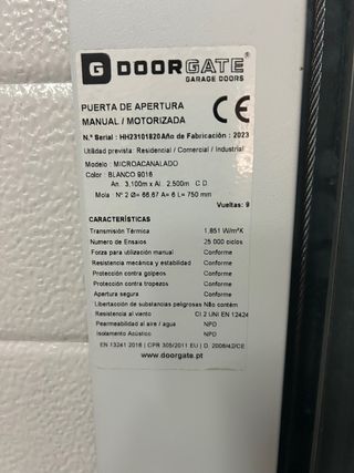 Puerta automática sectional blanca