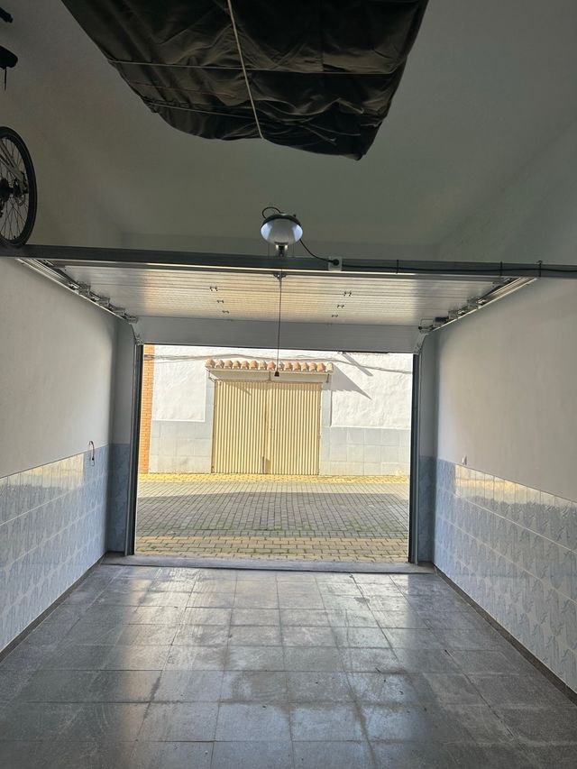 Puerta automática sectional blanca