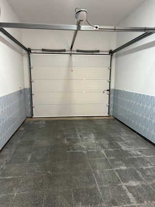 Puerta automática sectional blanca