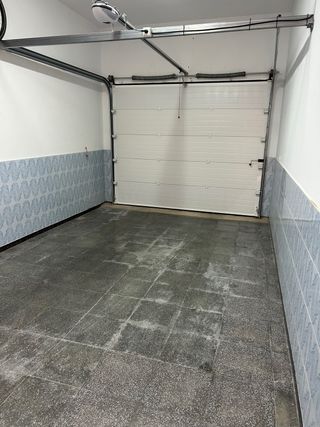 Puerta automática sectional blanca