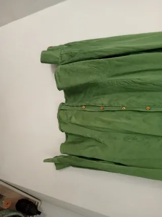 Blusa verde satinada manga larga