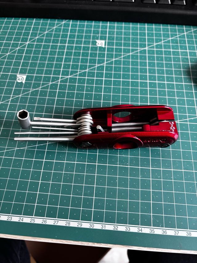 Herramienta Multiusos Ibanez Roja