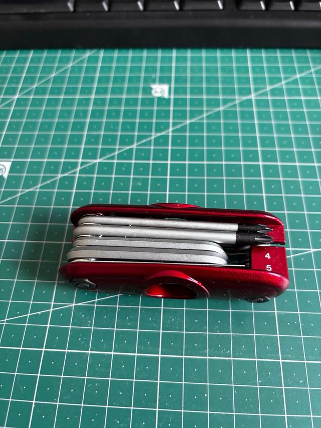 Herramienta Multiusos Ibanez Roja