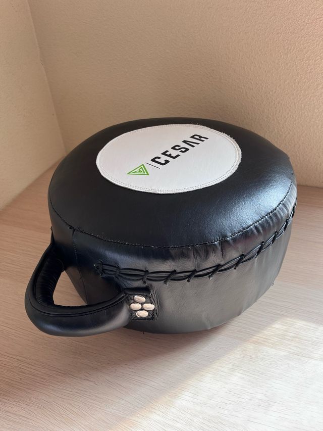 Escudo de pegada CESAR FIRE