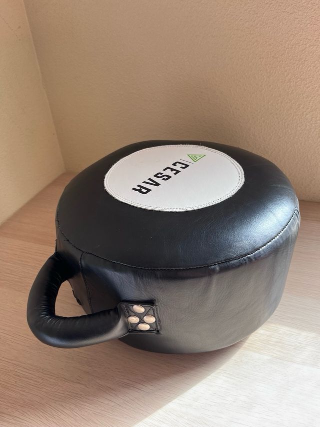 Escudo de pegada CESAR FIRE