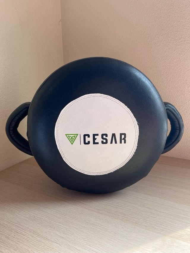 Escudo de pegada CESAR FIRE