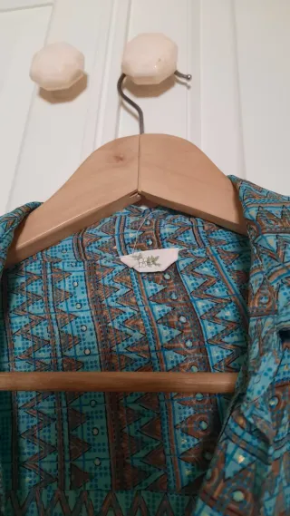 Blusa estampada azul  cordón por si quieres anudar