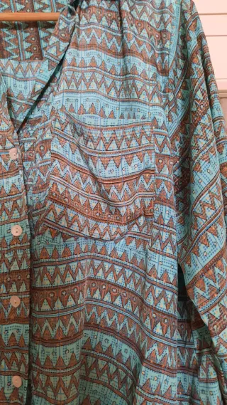 Blusa estampada azul  cordón por si quieres anudar