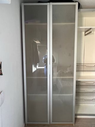 Grande armadio in legno, metallo e vetro