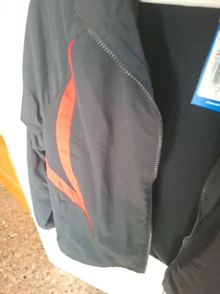 Chaqueta Adidas Negra y Roja