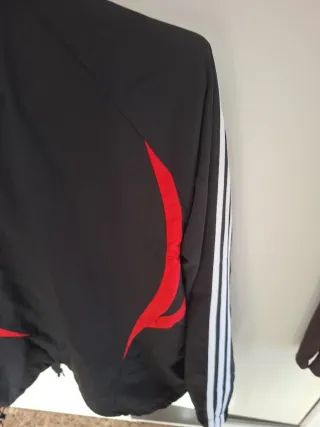 Chaqueta Adidas Negra y Roja