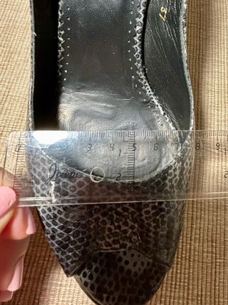 Zapatos Lodi piel gris estilo pitón tacón