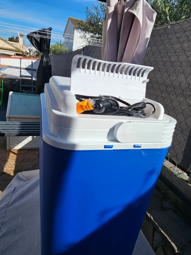 Nevera Eléctrica Portátil 24L Azul