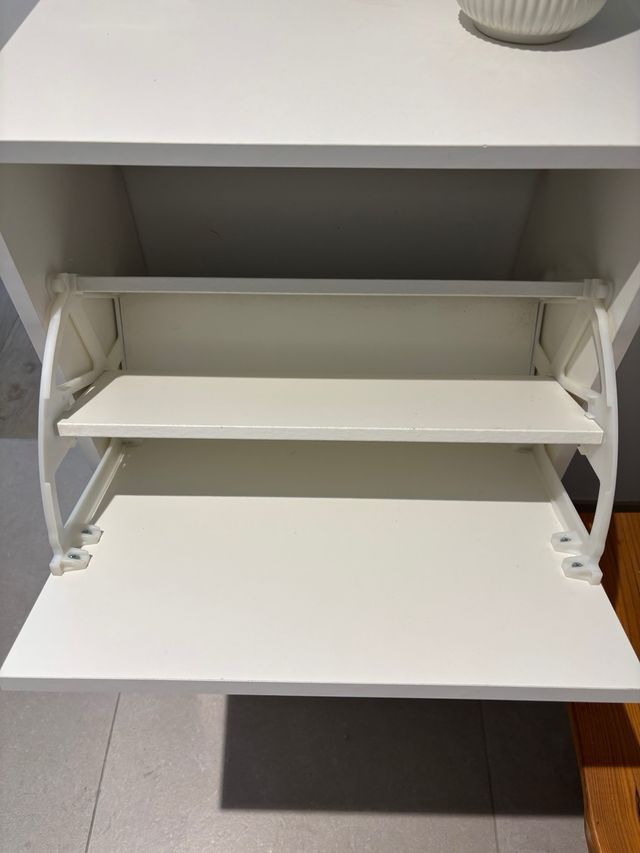 Zapatero de madera beige y blanco