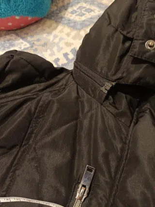 Abrigo parka acolchada negra