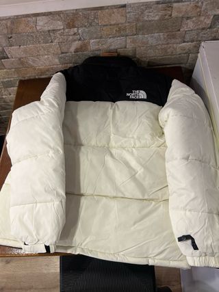Chaqueta The North Face Negra y Blanca