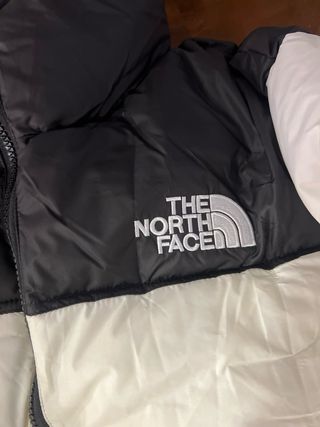 Chaqueta The North Face Negra y Blanca