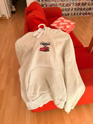 Sudadera Rayo McQueen Bershka Gris