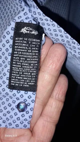 Camisa celeste estampada