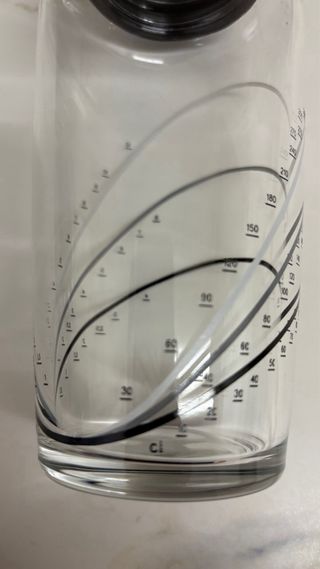 Shaker in vetro con misurazioni