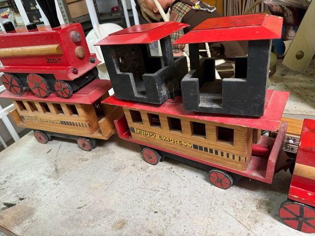 Tren de madera antiguo juguete