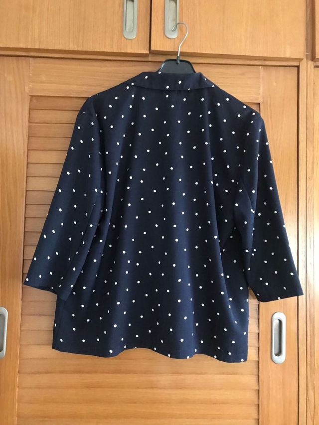 Blazer azul con lunares blancos Talla M