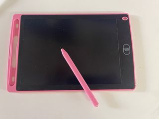 Lavagnetta elettronica rosa con pennino